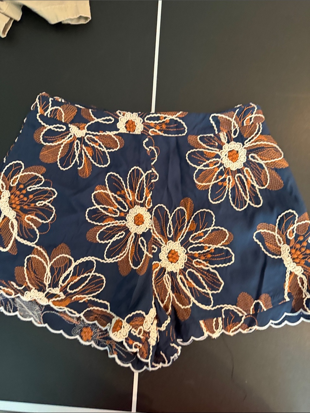 Anniewear NWT Women’s Navy Floral Embroidered Shorts-Large